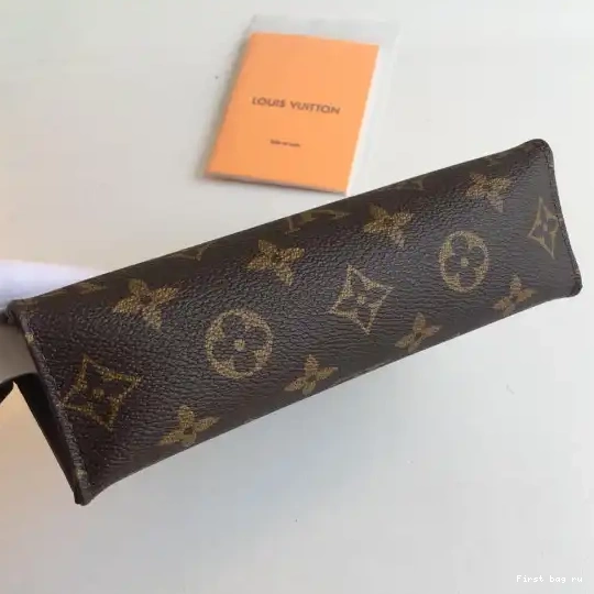 First bag ru VUITTON 19 TOILETRY LOUIS POUCH 0612